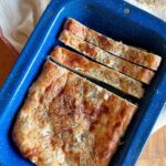 Daniela Castro Instagram - Irresistible! Pan de queso y romero sin harina de trigo o keto horneado con la tecnología Vapor Bake de mi cocina @fensacl 🧀🍞🌱 #ladaniysureceta ✨En un bol bate con un tenedor (no es necesario máquina) y huevos ✨En una olla a fuego bajo funde 3 tazas de queso mozarella, 4 cdas queso crema y romero *a fuego medio bajo ✨Vierte los quesos derretidos a 2 tazas de harina de almendras, los huevos batidos, 1 1/2 cdta polvos de hornear y una pizca de sal ✨Vierte sobre una fuente antiadherente o cubierta con papel aluminio, espolvorea romero y hornea a 180, horno precalentado por 20-25 min sobre la rejilla de la tecnología Vapor bake. Sirve tibio (quedq como semi derretido) o frio como lo probé yo!