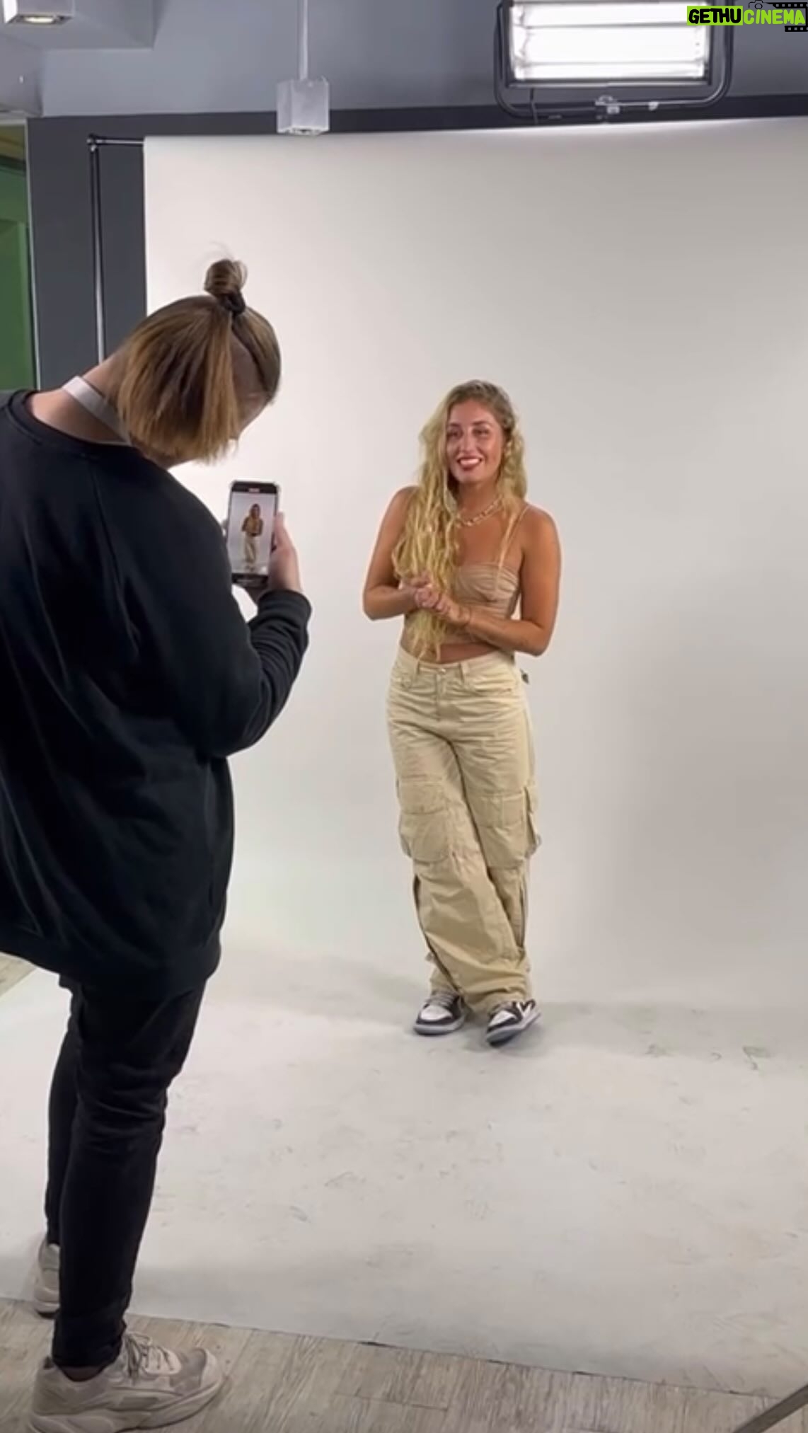 Daniela Castro Instagram - ¡¡Sorpresa guapiruliiis!! 🤩 Estamos felices de poder confirmar oficialmente la participación de Dani en @tierrabrava13 Compartimos con ustedes este material que Dani grabó días antes de ingresar al reality, siempre pensando en ustedes! 😄 Contamos con su apoyo en este nuevo desafío 💖