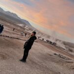 Daniela Castro Instagram - A veces hay que desconectar para volver a conectar, y resulta . I’m back. ☀️🔥⚡️🌅🏜️🍯🥐🌻🐫 (emoticones con estos amados colores de atacama) // se viene receta! 1. Sunset en el salar de atacama 2. Solcito en @noihotels 3. Sunset con mi @juanjo.sand.lyon 4. Nubes, arcoiris, desierto y atardecer 5. Bailando Texas hold ‘em 6. Desértica 7. A 10.000 pies sobre el cielo 8. Amanecer en Geiseres del Tatio 9. 🐆 10. En las nubes @atacamaballoons