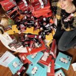 Daniela Castro Instagram - El mejor y más dulce sorteo de la historia!!! 🍫 me siento como Willy Wonka junto a @chocolates.laibericachile ! Ganadoras @milasrt @maitealicia @priscillaalejandramilletlizama Tremendo y delicioso sorteo! 3 ganadoras con kilos y kilos de buen chocolate para su casa! ✨Denle mucho amor a este sorteo contándonos pprque quieren ganar taaaanto chocolate, mencionen a 2 personas chocolatosas que tb amarían ganar ✨Siganme a mi y a @chocolates.laibericachile ✨Resultado lunes 17 de julio