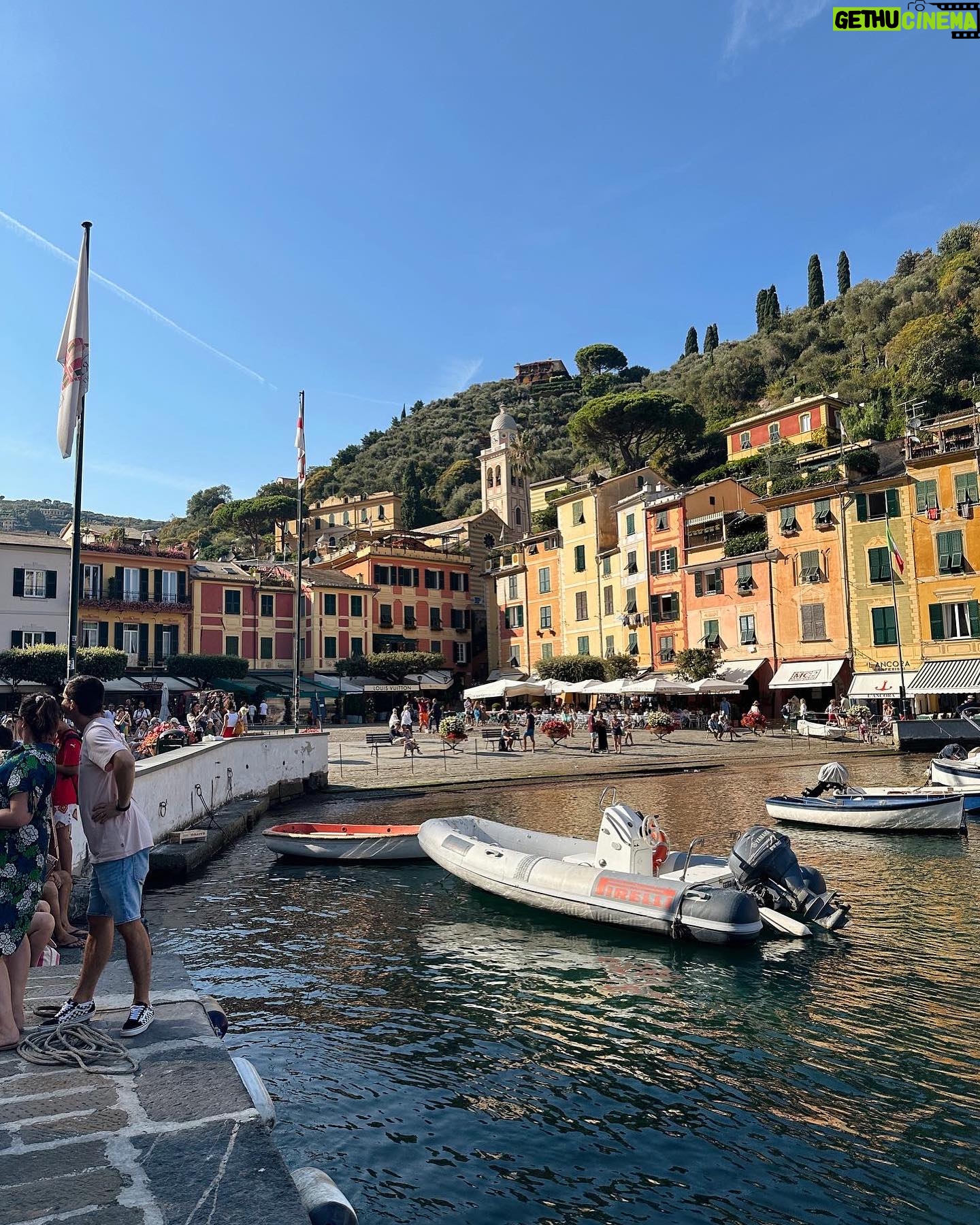 Daniela Castro Instagram - Días en Génova y horas en Portofino 🇮🇹🏖️🙌🏻 // subido por segunda 1. Boccadasse, Génova día 1 2. Piazza de Ferrari 3. Salidita a entrenar 4. Génova un Domingo con 33 grados 5. Catedral san Lorenzzo 6. Portofino 7. Espejos Palazzo Rosso 8. Gelateria 9. Arco della Vittoria 10. 🏖️🏖️🏖️🏖️🏖️
