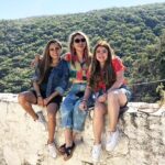 Daniela Luján Instagram - #tbt de algunos viajes con mis envinadas 💕 por cierto ayer hubo video, ¿lo vieron?