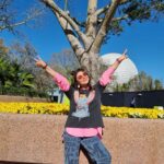 Daniela Luján Instagram - De esas veces que sientes que explotas de felicidad #epcot gracias @dreamdestinationsmexico @disneyworld.latino @disneydestinationslatam #viajacondream