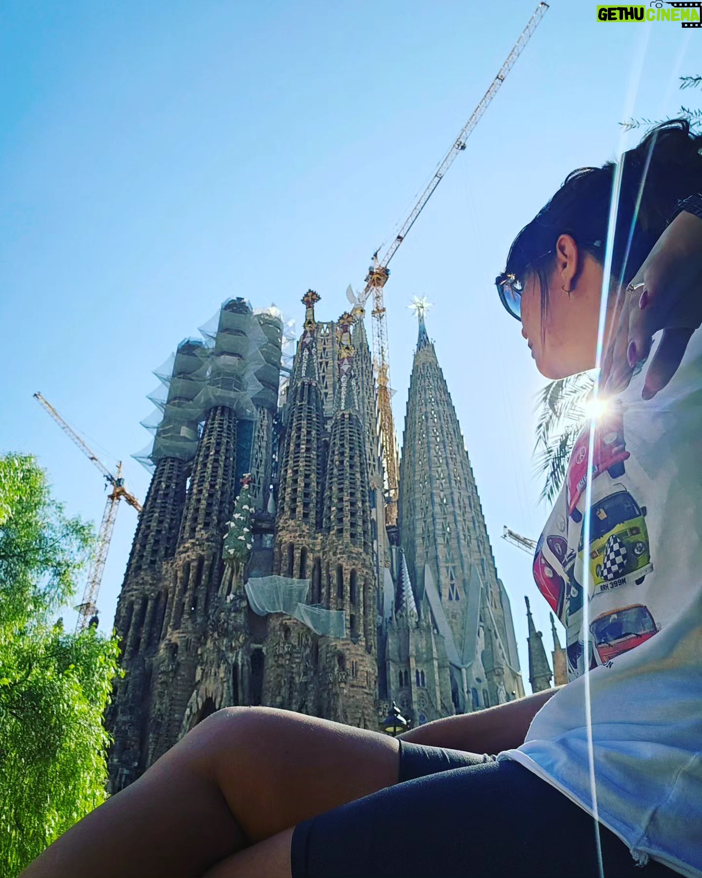 Daniela Luján Instagram - La única foto que tengo de La sagrada familia 🫰