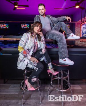 Daniela Luján Instagram - Hoy es lunes de #EstiloDF en portada tenemos a @lalujans y @martinricca1 

Luego de 25 años volvieron al escenario para cantar sus éxitos infantiles, donde la conexión con el público fue total. Tras el éxito del show emprenderán la gira 2000´s x Siempre. 

📍 @bowleromx