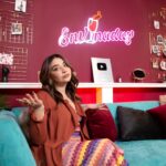 Daniela Luján Instagram - Ayer hubo video nuevo de @envinadas_ y el tema fue "Lo que te choca te checa". A mi me choca que no entren al chat en vivo los miércoles peeero totalmente me checa 🙈🙈🙈🙈