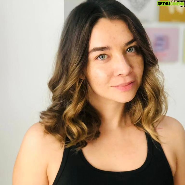 Daniela Luján Instagram - Sin maquillaje pero con actitud