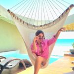 Daniela Luján Instagram - No sé si ya lo dije suficiente, peeeero descubrimos las playas de Tuxpan y estoy enamorada 😍 @islatajinbeachandriverresort por cierto tengo un código de descuento en el hotel, así que escríbanles y reserven para cuando quieran con el código LaLujan15 Los quiero, bye. 🐚