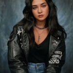Daniela Luján Instagram - Las @envinadas_ nos subimos al tren del mame, claaaaro que sí! Siento que en las primeras fotos sí medio me parezco pero luego ya la I.A. se puso de inventada jajaja