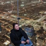 Daniela Luján Instagram - Carita de felicidad #skydeck #Chicago Gracias @choosechicagomx @skydeckchicago @citypass