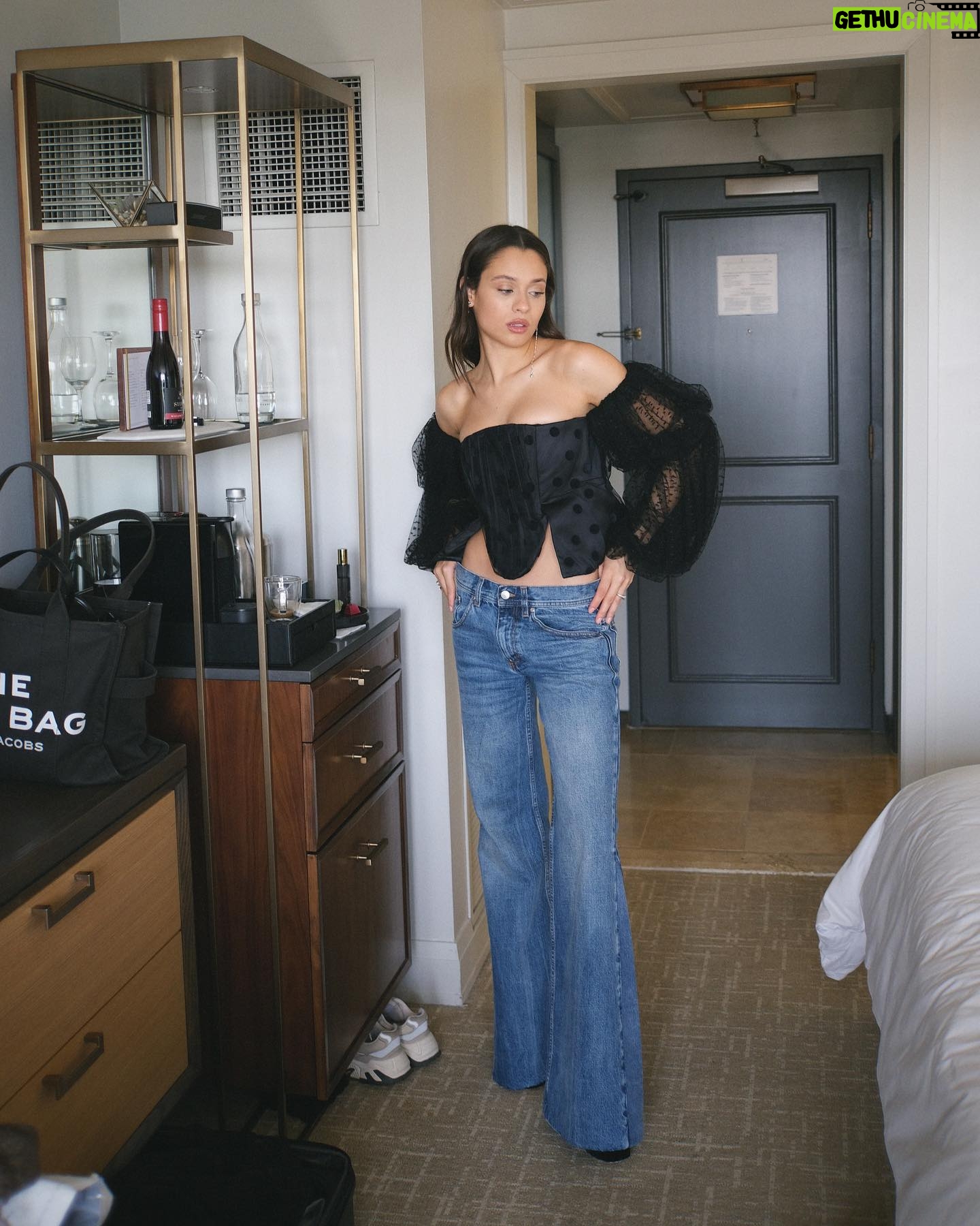 Daniela Melchior Instagram - @roadhousemovie press tour day 1 ππΌπ₯ Makeup & hair by @sarafonseca_makeup Wearing @stellamccartney @beatrizjardinha and @giuseppezanotti Styled by @nelly_goncalves @sergiomotasoares