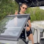 Daniela Melchior Instagram - Call me Captain Mel 🚤👩🏻‍✈️ Learning how to drive a speedboat for @roadhousemovie without being silly and cringe is basically impossible Thank you Bo for your patience 🤪 #roadhousemovie