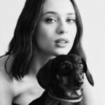 Daniela Melchior Instagram - Wishing you all a Merry Christmas filled with joy, love, and laughter, and a New Year brimming with endless possibilities and happiness! 🎄✨🎉 Signing off for now, taking a much-needed break from the digital world; see you all next year, refreshed and ready to reconnect! ✨👋 Daniela & Heidi 🥰🐶💋 Photo credits @frederico__martins