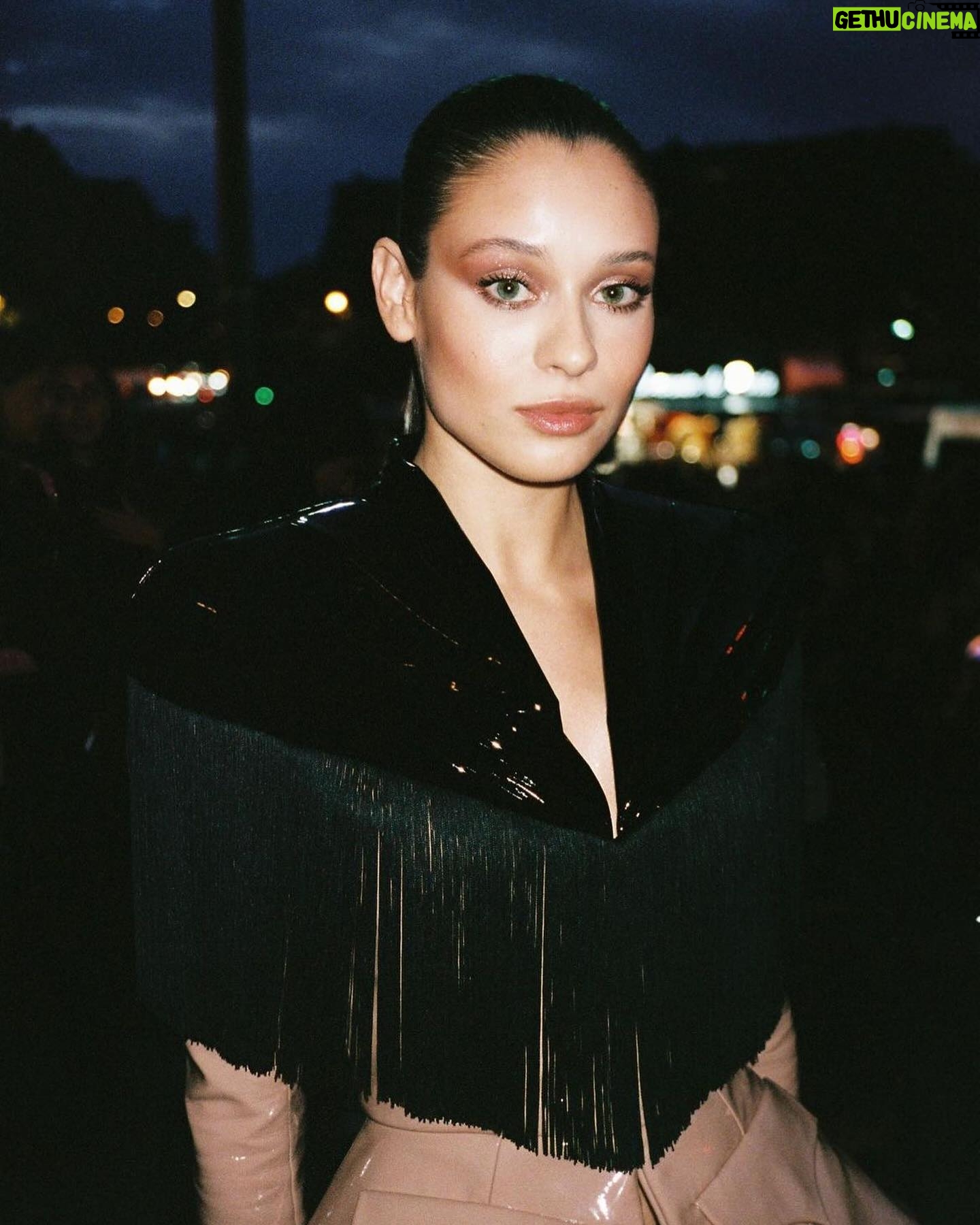 Daniela Melchior Instagram - Joined Threads 3 days ago and already connected with cool photographers that showed me these “lost files” from Couture and Fashion Week back in Paris. Keep surprising me Threads! I’m loving it! 🥰 Pictures by @ludovicjamesdias and @nicolasinparisphoto