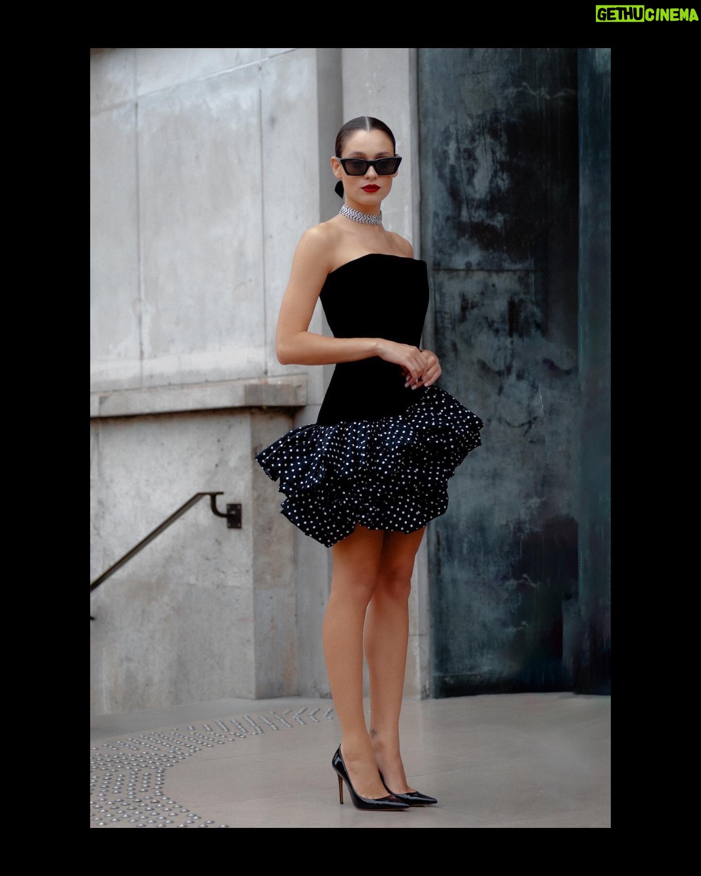 Daniela Melchior Instagram - Joined Threads 3 days ago and already connected with cool photographers that showed me these “lost files” from Couture and Fashion Week back in Paris. Keep surprising me Threads! I’m loving it! 🥰 Pictures by @ludovicjamesdias and @nicolasinparisphoto