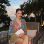 Daniela Melchior Instagram - POV: you’re on a date with me. 🌺 @raffles_bali
