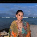 Daniela Melchior Instagram - POV: you’re on a date with me. 🌺 @raffles_bali