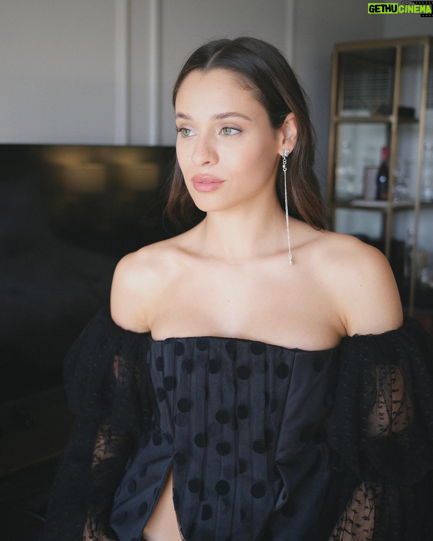 Daniela Melchior Instagram - @roadhousemovie press tour day 1 ππΌπ₯ Makeup & hair by @sarafonseca_makeup Wearing @stellamccartney @beatrizjardinha and @giuseppezanotti Styled by @nelly_goncalves @sergiomotasoares