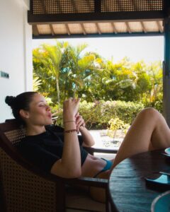 Daniela Melchior Instagram - How your email finds me. 📍 @raffles_bali