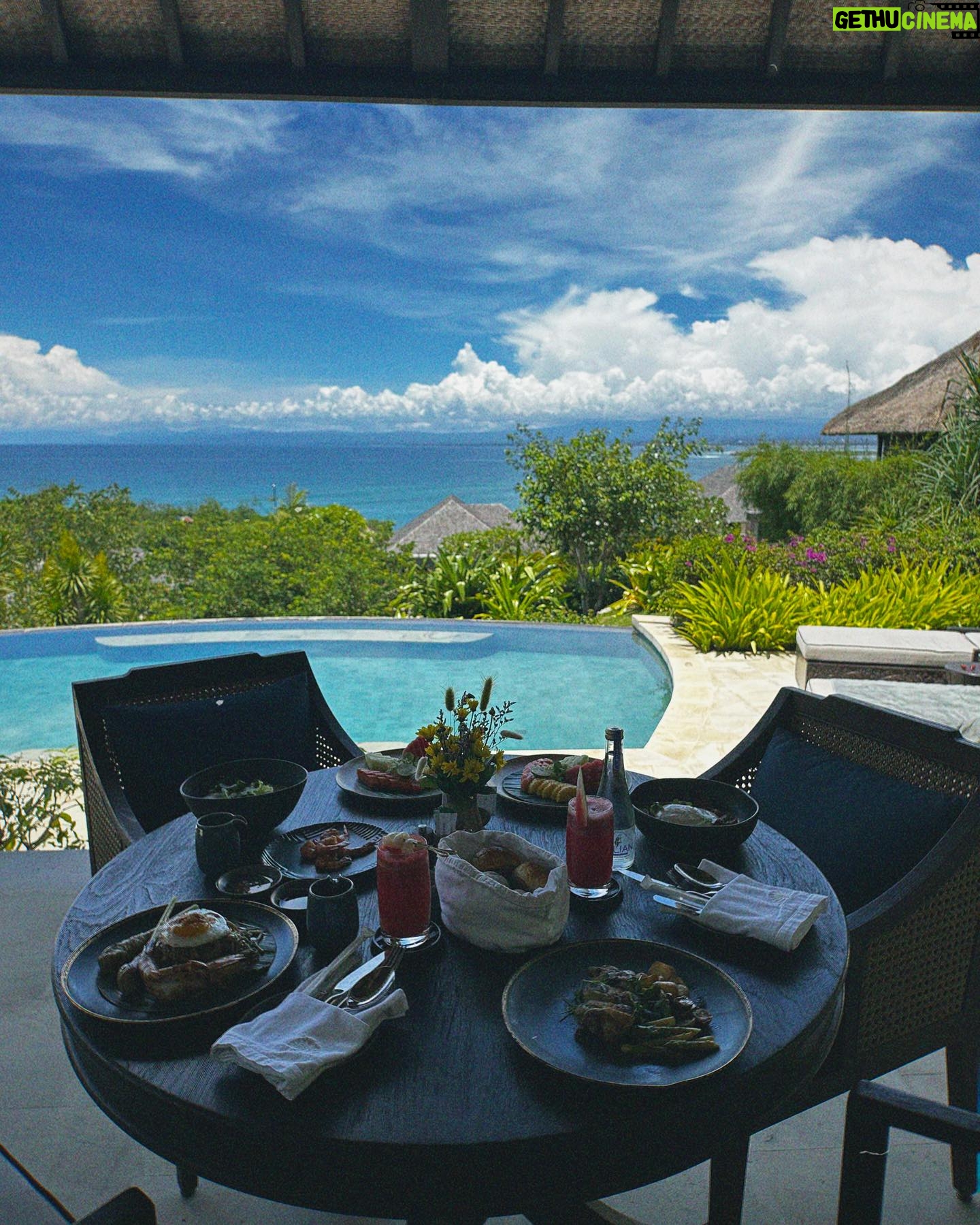 Daniela Melchior - 156.9K Likes - How your email finds me.
📍 @raffles_bali