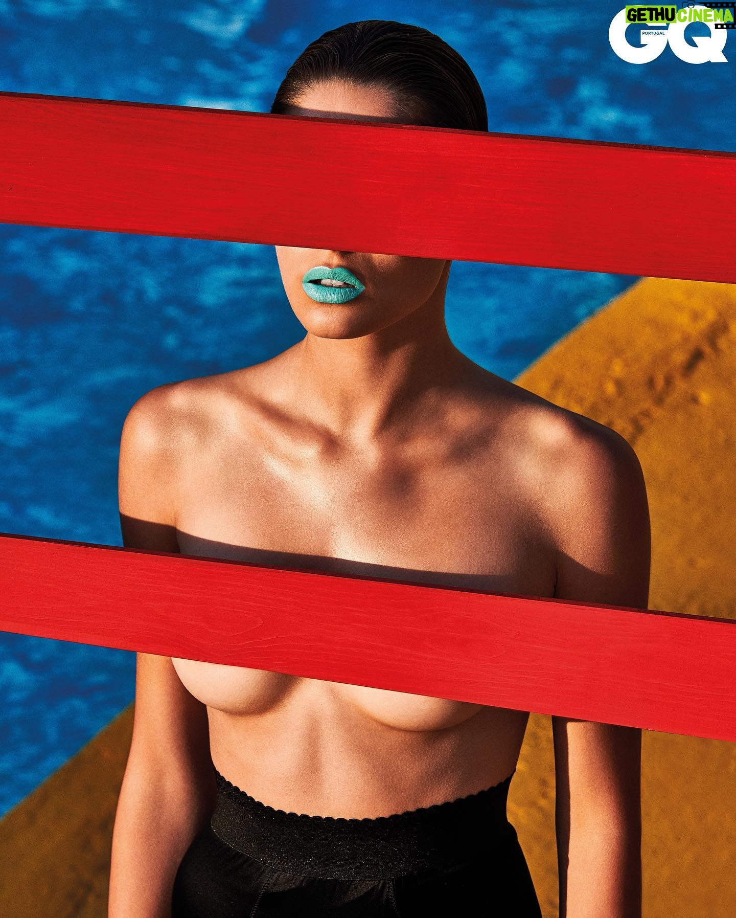 Daniela Melchior Instagram - Is a #throwbackfriday valid? Back to 2018 @gqportugal summer issue 🔥 Editor in chief @jsantanagq Photo @branislavsimoncik Styling @barrosdebarros Make up @sandraalves Hair @erikiric