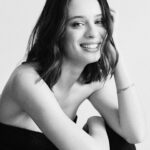 Daniela Melchior Instagram - Juntei-me à campanha solidária “LOVE CUT”, que vai reunir os melhores profissionais de cabelo - de norte a sul do país - no dia 25 de fevereiro, no salão do @chiadostudio . Neste dia vão poder fazer um corte de cabelo por apenas 10€, com a totalidade do valor a reverter para a @fundacaooseculo . Basta vires de cabelo já lavado! Cut Your Hair, Share Your Love 🖤 #campanhasolidaria #lovecut #cutyourhairshareyourlove #chiadostudio Foto Frederico Martins @frederico__martins Assistente foto Pedro Sá @p.g.sa Cabelos Cláudio Pacheco @claudiopachecohairstylist Com equipa Chiado Studio Daniel Pereira @daniel_santarem23 Soraia Tome @soraiartome , Andreia Santos @andreiafss11 Styling Larissa Marinho @larissamrsa Assistente de Styling Giulianna Mancuso @gflmancuso Make up Elodie Fiuza @elodiefiuza e Lea louro leamaguilouro Vídeo Antonio Medeiros @medeiros_antonio_