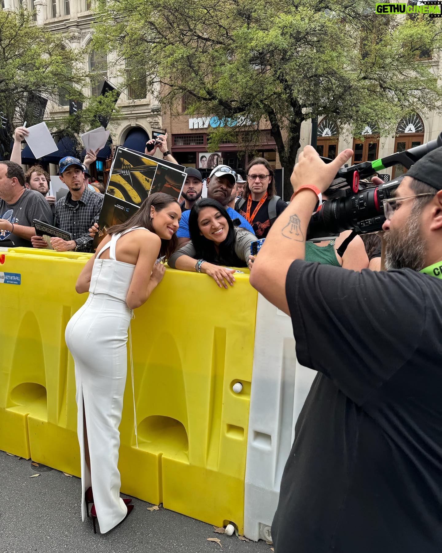 Daniela Melchior Instagram - A night to remember β¨ First time in Austin, first time in @sxsw for the premiere of @roadhousemovie π₯ Will never forget this atmosphere. Thank you everyone that was there, so grateful π€β¨ #roadhousemovie 21 March on @primevideo Make up & hair @sarafonseca_makeup Wearing @monotofficial @aquazzura and @swarovski Styled by @nelly_goncalves @sergiomotasoares
