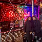 Daniela Mercury Instagram - Que noite maravilhosa!! Nós não poderíamos deixar NY sem visitar esse lugar tão fundamental na luta por direitos humanos da comunidade #LGBTQIA . Muita coisa mudou mas ainda há um longo caminho pela frente. #Pride 🏳️‍🌈 #DanielaeMaluMercury #DanielaMercury #freeandequal