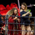 Daniela Mercury Instagram - Você também está pegando alguém no carnaval? 🤣🤣🤣❤️❤️❤️ @maluvercosa ❤️❤️❤️❤️ #DanielaMercury #CarnavaldaRainha 📸 @celiasantosfotos