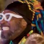 Daniela Mercury Instagram - São 45 anos de história do @olodum_oficial e eles estão na minha vida pela menos há 40 anos. Neguinho do Samba foi meu grande mestre e amigo. Tenho saudade todos os dias da nossa afinidade, do amor e respeito que tínhamos um pelo outro, da relação verdadeira que cultivamos por muitos e muitos anos. A primeira gravação em estúdio do Olodum foi com o meu primeiro sucesso da carreira solo, Swing da Cor. A gente está conectado pela afinidade e pela irmandade. Para celebrar essa data tão importante pro samba reggae, para Bahia e para o Brasil, mostro aqui, em primeira mão, um trechinho da gravação dos meus 40 anos de carreira na Apoteose, no Rio de Janeiro. Olodum, meu mais profundo respeito. Um beijo especial para João Jorge, Ritinha e Bira Jackson, representando todos os talentosos musicistas que fazem essa banda espetacular. #Olodum #DanielaMercury #olodum45anos #NeguinhodoSamba ❤️