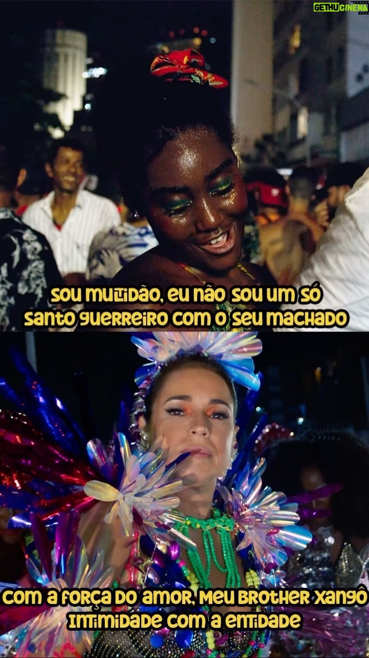 Daniela Mercury Instagram - Esse sorriso no rosto dela vale cantar por horas e horas. Vocês conhecem um trio elétrico pelo olhar de quem canta ? Assista o Doc musical “ EU SOU O CARNAVAL” É como subir no trio comigo . #eusouocarnaval #danielamercury #linknabio #assista #meucanaldououtube