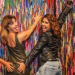 Daniela Mercury Instagram - Amigos são uma parte gigantesca do sentido da nossa existência nesse mundo e ontem eu tive mais certeza disso. Pessoas que eu quero muito bem se reuniram para celebrar a vida de Zé Ricardo. Zé é desses caras de sorriso largo, companheiro, comprometido com o mundo, paizão, um amigo da p*rr@, como se diz na Bahia. Esse vídeo da abertura desse carrossel de felicidade mostra o tamanho da minha alegria em celebrar sua vida @zericardooficial ! Juntos para sempre. Eu e @maluvercosa Te amamos . #ZeRicardo #GloriaGroove #DanielaMercury P.S: NO FINAL DO CARROSSEL HÁ OBSCENID@DES. 🤣🤣🤣 E A CULPA É DE MALU, COMO SEMPRE.