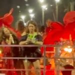 Daniela Mercury Instagram - Você também está pegando alguém no carnaval? 🤣🤣🤣❤️❤️❤️ @maluvercosa ❤️❤️❤️❤️ #DanielaMercury #CarnavaldaRainha 📸 @celiasantosfotos