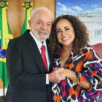 Daniela Mercury Instagram - Tive a honra de encontrar o Presidente @lulaoficial e @janjalula na Semana da Mulher e da 4a Conferência Nacional de Cultura. O Presidente @lulaoficial está reforçando o apoio à cultura brasileira e junto com a Ministra @margarethmenezes chamou a sociedade brasileira a contribuir com a construção da nossa política cultural. Vim apoiar este projeto para fortalecer o setor cultural que é potente como o povo brasileiro. O momento é agora: devemos defender o direito das mulheres e a cultura brasileira. #lula #janja #8março #danielamercury #cultura #4ºconferencianacionaldejuventude