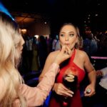 Daniela Nicolás Instagram – Hace un mes se casaron dos grandes amigos que amo con todo mi corazón. Pero… para qué me invitan si saben como me pongo 🤣🤣 se las dejo para que se rían conmigo de esta barbaridad jajajaa

PD: perdón papi y perdón al fotógrafo que me vio así 🤣🤣 

Vestido: @eduardocerda.atelier una hermosura ♥️
Maquillaje: @bdiazsacco que como pueden ver, duró intacto toda la noche 🤣🤣