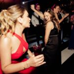 Daniela Nicolás Instagram – Hace un mes se casaron dos grandes amigos que amo con todo mi corazón. Pero… para qué me invitan si saben como me pongo 🤣🤣 se las dejo para que se rían conmigo de esta barbaridad jajajaa

PD: perdón papi y perdón al fotógrafo que me vio así 🤣🤣 

Vestido: @eduardocerda.atelier una hermosura ♥️
Maquillaje: @bdiazsacco que como pueden ver, duró intacto toda la noche 🤣🤣