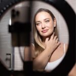 Daniela Nicolás Instagram - Chiquillos! Los quiero invitar con mucho cariño a una charla gratuita que voy a dar este sábado a las 18.00 hrs. sobre creatividad e innovación junto a mi emprendimiento @zibbabeauty en Parque Arauco, Falabella piso 2. 😍 Es primera vez que salgo a la sociedad después de todo este tiempo así que espero que me acompañen con mucho cariño porque me da ansiedad la cosa jaja ♥️ Este es un ciclo de charlas muy lindo que hizo @fundadoras sobre emprendimiento femenino, por lo que sería muy bacán verlos ahí! ♥️ Además voy a estar con @zibbabeauty desde mañana hasta el 12 de mayo en Falabella de Parque Arauco para que vayan a verme y conozcan mi marca!!! 😍♥️ Ph: @ignaciofuentesph @ignaciofuentesa ♥️