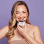 Daniela Nicolás Instagram – HOY LANZAMIENTO DE @zibbabeauty !!!!!!!!! 
No se pueden llegar a imaginar lo feliz que estoy ♥️ fueron años de trabajo antes de que viera la luz porque llevamos mucho tiempo junto a mi hermana y especialistas en lograr productos que sean realmente de calidad y a la vanguardia!! Espero de todo corazón que les gusten tanto como a mi! Además por lanzamiento TODOS nuestros kits están con descuento y por compras superiores a $65.000 les regalamos el envío ♥️ y también por el lanzamiento tenemos un TREMENDO CONCURSO!!!! Así que vayan a seguirnos a @zibbabeauty y entérense de todas las novedades!!!!! 😍 y muchas gracias a todos por sus buenas energías!!!!
