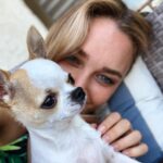 Daniela Nicolás Instagram – ¡Feliz cumpleaños @milo.taquito ! 😍♥️ 
Hoy, hace 9 años nació este ratoncito que lleva todo este tiempo alegrándome la vida. Llegó de sorpresa, mis papás me lo regalaron para mi cumpleaños, al poco tiempo de haber perdido a Simón, mi perrito. Yo no quería, tenía mucha pena, pero lo vi y fue amor a primera vista. Desde ese día no nos separamos más ♥️ hemos viajado juntos, dormimos acurrucados, le gusta que le rasque la guatita, cuando estoy triste se pega y no se levanta hasta que estoy mejor, se enoja si me demoro mucho en la ducha, tiene ladridos especiales para acusar a la perrita de mis papás cuando lo molesta, cuando quiere más comida, cuando se pica, etc. y así por 9 años 😍 y espero que sigamos muchos años más juntos coleccionando momentos Milito lindo, mi compañero fiel que amo con todo mi corazón ♥️

PD: la segunda foto es el día que me lo regalaron, era para derretirse ♥️