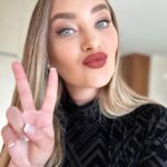 Daniela Nicolás Instagram - Así de feliz estoy porque llegué el lunes de vacaciones y ha sido demasiado linda la vuelta! ♥️ me bajé del avión directo a trabajar para los panamericanos en @canal13cl para RRSS, un sueño!!!! ♥️ Después el miércoles me tocó animar junto a mi querido @poloramirezc la gala copas y sonrisas de @maria.ayuda que estuvo muuuuy lindo y entretenido! ♥️ y la próxima semana me toca animar eventos de empresas que me encantaaaaaa! Lo paso tan bien!! ♥️ además volví en las mañanas donde mi kinesiologo de cabeza para que me siga ayudando con los dolores y eso me tiene muy feliz 😍 nadie pensaría que es rico volver de vacaciones, pero yo puedo decir que no puedo estar más feliz de estar de vuelta en Chilito ♥️