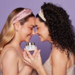 Daniela Nicolás Instagram – Esta foto se convirtió en mi foto favorita de la vida ♥️ la persona que ustedes ven ahí es mi hermana, @fran_nicolas , mi mejor amiga, y la que me apaña en todas! Incluso cuando le dije “Fran, quiero hacer una marca de dermocosmética para todo tipo de piel, porque mi piel es muy sensible y quiero algo pro, pero que no irrite mi piel”; y pueden creer que en vez de mandarme a la punta del cerro me dijo “obvio, y la hacemos juntas, yo te apoyo”. Y yo como wuuuaaaaaa!!!!! Y así nació @zibbabeauty 😍♥️ y al fin la van a poder conocer el martes 28 de noviembre! Vayan a seguirnos a @zibbabeauty porque el martes vamos a lanzar un TREMENDO CONCURSO con muchos ganadores, porque de verdad quiero que la prueben y la amen tanto como mi hermana y yo la amamos♥️