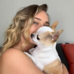 Daniela Nicolás Instagram – ¡Feliz cumpleaños @milo.taquito ! 😍♥️ 
Hoy, hace 9 años nació este ratoncito que lleva todo este tiempo alegrándome la vida. Llegó de sorpresa, mis papás me lo regalaron para mi cumpleaños, al poco tiempo de haber perdido a Simón, mi perrito. Yo no quería, tenía mucha pena, pero lo vi y fue amor a primera vista. Desde ese día no nos separamos más ♥️ hemos viajado juntos, dormimos acurrucados, le gusta que le rasque la guatita, cuando estoy triste se pega y no se levanta hasta que estoy mejor, se enoja si me demoro mucho en la ducha, tiene ladridos especiales para acusar a la perrita de mis papás cuando lo molesta, cuando quiere más comida, cuando se pica, etc. y así por 9 años 😍 y espero que sigamos muchos años más juntos coleccionando momentos Milito lindo, mi compañero fiel que amo con todo mi corazón ♥️

PD: la segunda foto es el día que me lo regalaron, era para derretirse ♥️