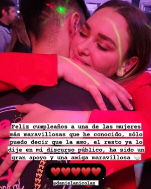 Daniela Nicolás Instagram - Un cumpleaños llena de cariño y abrazos ♥️ cumplí 31 y no puedo haber estado rodeada de tanto amorrrrrrrr!!!! Hasta se pegaron una ronda de discursos que me dejaron con lagrimitas en los ojos ♥️ tener amigos que me quieren tanto y yo también a ellos es algo de verdad impagable ♥️ y muchas gracias a ustedes por todos sus mensajes! Fue un cumpleaños muy lindo y emotivo ♥️ bienvenidos los 31 con todo el power ♥️
.
Dresscode: @javierajordan @javierajordancollections ♥️
