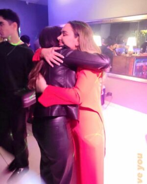 Daniela Nicolás Instagram - Un cumpleaños llena de cariño y abrazos ♥️ cumplí 31 y no puedo haber estado rodeada de tanto amorrrrrrrr!!!! Hasta se pegaron una ronda de discursos que me dejaron con lagrimitas en los ojos ♥️ tener amigos que me quieren tanto y yo también a ellos es algo de verdad impagable ♥️ y muchas gracias a ustedes por todos sus mensajes! Fue un cumpleaños muy lindo y emotivo ♥️ bienvenidos los 31 con todo el power ♥️
.
Dresscode: @javierajordan @javierajordancollections ♥️