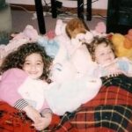 Daniela Nicolás Instagram – Hoy es un día muy especial porque mi hermana @fran_nicolas está de cumpleaños! ♥️ 

Toda una vida juntas! Hemos vivido quizás más momentos juntas que el común de las personas. Mi mejor amiga, la que sabe más de mí que probablemente yo misma, la que me dio la ahijada Julieta que es la más linda del universo y muy poquito para darme mi segundo sobrino Clemente, con la que peleamos pero no duramos nada porque no podemos vivir sin la otra, con la que hicimos nuestro emprendimiento @zibbabeauty y no puede ser mejor partner y la que me regaló un tremendo cuñado. 

Feliz cumpleaños hermana, espero que sigamos sumando muchos más recuerdos juntas por mucho tiempo más ♥️