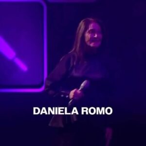 Daniela Romo Instagram - 🥰✨ No se lo pierdan‼️ @univision Este domingo las emociones en #JuegoDeVocesUS subirán de nivel 🔥😎 Y tendremos a grandes invitadas, @danielaromoweb y @luceromexico 🙌 ¡Prepárate que será una gala IMPERDIBLE! 
Domingo 7p/6c por Univision.