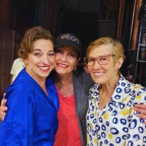 Daniela Romo Instagram - 🙌🏻✨ Celebro siempre su presencia‼️Los invito a vivir esta humana emoción 🥰✨CABARET de jueves a domingo en el gran @teatroinsurgentes @cabaretmexico 

Gracias siempre 🙏🏻

#DanielaRomo #Cabaret #Teatro #México #cabaretmexico #Musical #Gracias