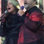 Daniela Romo Instagram – Sorpresa la que nos llevamos de ver a @danielaromoweb junto a @oficialmijares , qué bonita canción y qué chulada el momento de ellos cantando juntos en el escenario 🔝

¡Continúa con nosotros en #JuegoDeVoces por #LasEstrellas! ✨🎙️