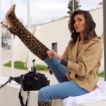 Daniela Ruah Instagram - Ok! Mais um… One more… @ostraidoressic clip! Look book 6 🐆 Stylist @filipecarrico_styling Hair @lancarui Makeup @patricialimaatelier Day Look Dia 👖zara 🧥 @bashparis 👢 @luisonofreofficial Night Look noite 👕 & saia/skirt @boss 🧥 @stivali_lisboa 💎@boutiquedosrelogiosplus 🎥 @alicia_amil