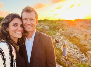 Daniela Ruah Instagram - Hey babe! We made it to 9 years of marriage! My partner in life and parenting and dreams and growth. My stud, my safety, my encourager, my goofball. I always said I didn’t need you, but wanted you. Now my heart really really needs you. Can we please stay like this forever? Thank you in advance.
PS there is no one else I’d rather share a bowl of spinach with 😎
.
Babe! Chegámos ao 9° aniversário! Meu parceiro de vida e paternidade e de sonhos e de crescimento. Meu maior gato, a minha segurança, o meu encorajador e o meu brincalhão. Sempre disse que casaria por vontade e não por necessidade. Pá, agora o meu coração precisa mesmo mesmo de ti. Podemos ficar assim para sempre? Obrigada em avanço.
PS não preferia partilhar uma tigela de espinafres com mais ninguém 😎